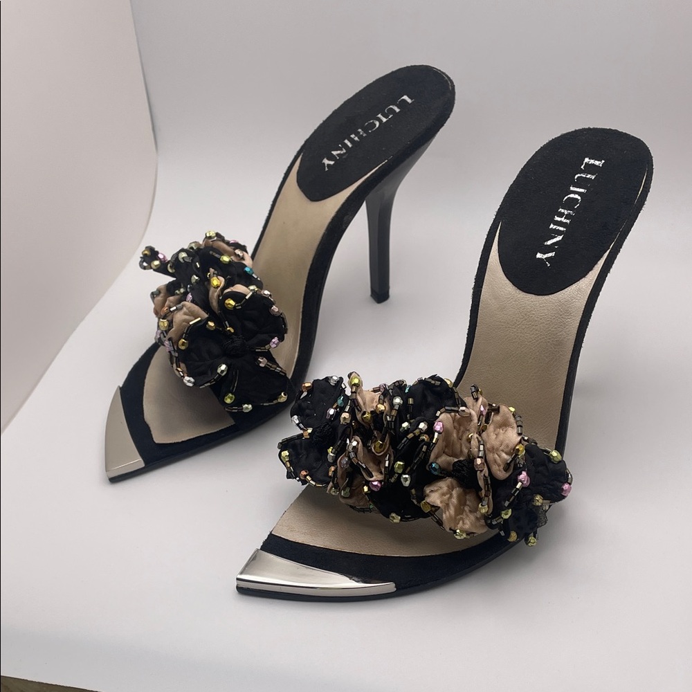 New in box Women's Black and Gold Floral Heels
